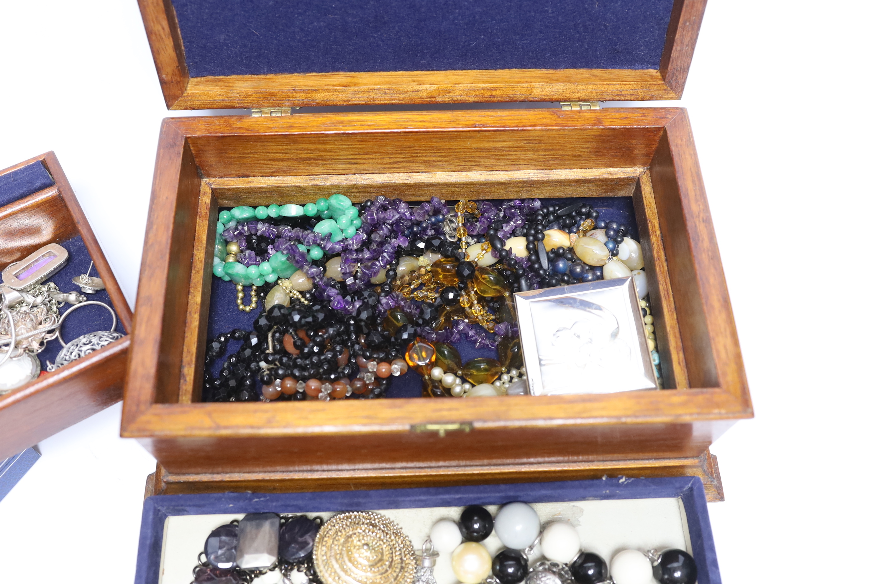 A quantity of assorted mainly costume including Butler & Wilson and other jewellery, etc. including 925 and silver.